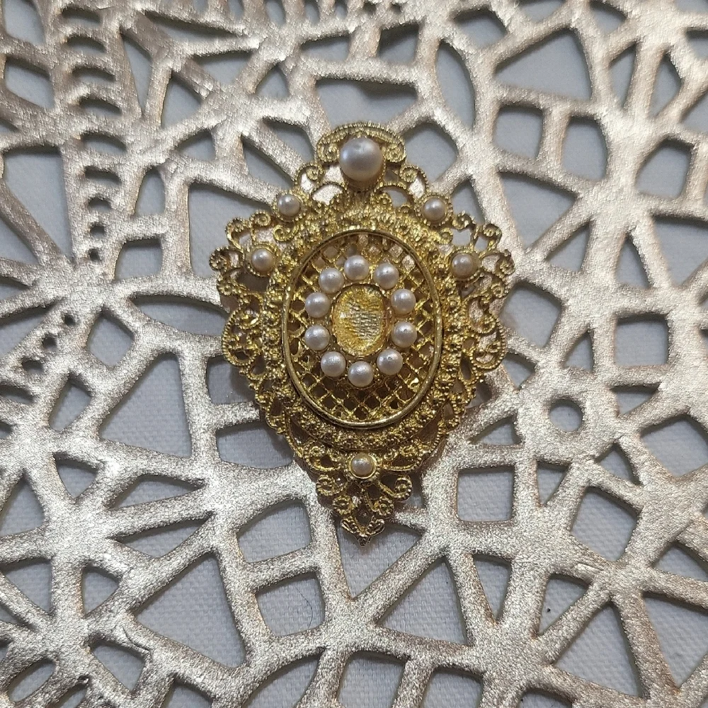 Gold Tone Pearl Cameo Style Brooch Filigree Ornate Pin